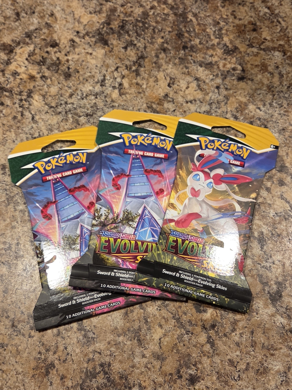 Pokémon Sword & Shield Evolving Skies Booster Packs - Pokémon